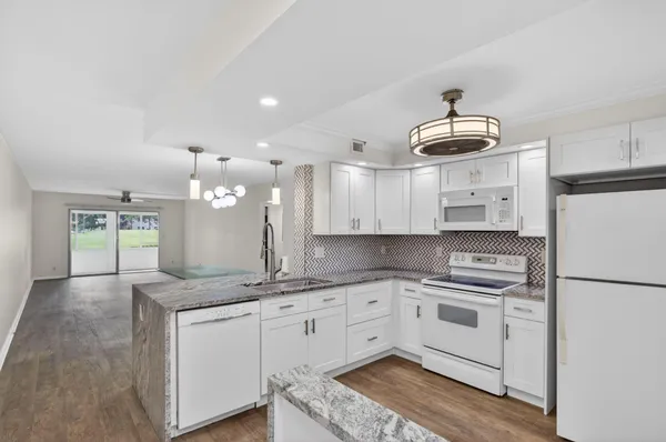 Property Slideshow image 3 of 83 | 3203 portofino pt m1, Coconut Creek, FL, 33066