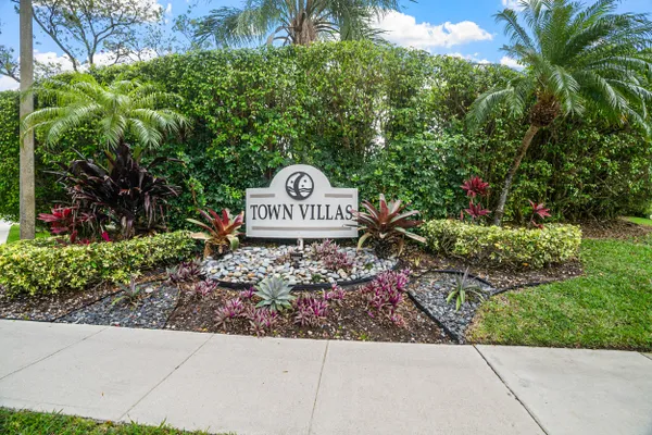 Property Slideshow image 2 of 41 | 18841 haywood ter 4, Boca Raton, FL, 33496