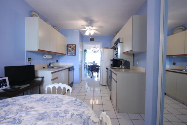 Property Slideshow image 3 of 29 | 6768 10th ave 303, Lake Worth, FL, 33467