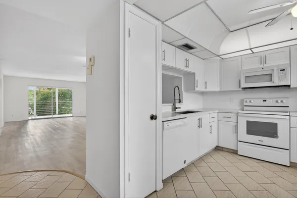 Property Slideshow image 3 of 52 | 3306 aruba way e3, Coconut Creek, FL, 33066