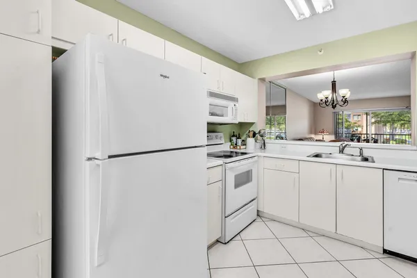 Property Slideshow image 3 of 63 | 9537 weldon cir i213, Tamarac, FL, 33321