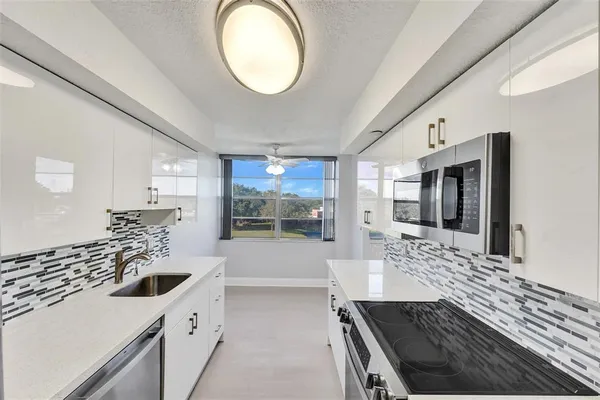 Property Slideshow image 2 of 34 | 1000 saint charles pl 305, Pembroke Pines, FL, 33026