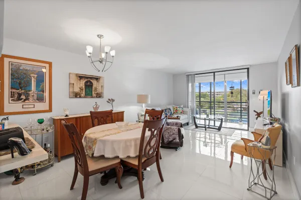 Property Slideshow image 2 of 44 | 1001 colony point cir, Pembroke Pines, FL, 33026