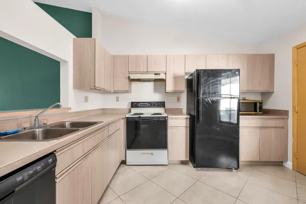 Property Slideshow image 3 of 20 | 9665 nw 76th ct, Tamarac, FL, 33321