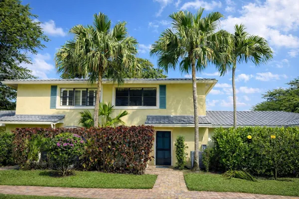 Property Slideshow image 2 of 39 | 4 westgate ln 4c, Boynton Beach, FL, 33436