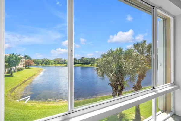 Property Slideshow image 3 of 50 | 5842 crystal shores dr 302, Boynton Beach, FL, 33437