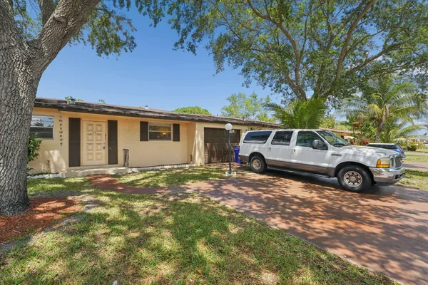 Property Slideshow image 3 of 30 | 7708 margate blvd c7-8, Margate, FL, 33063