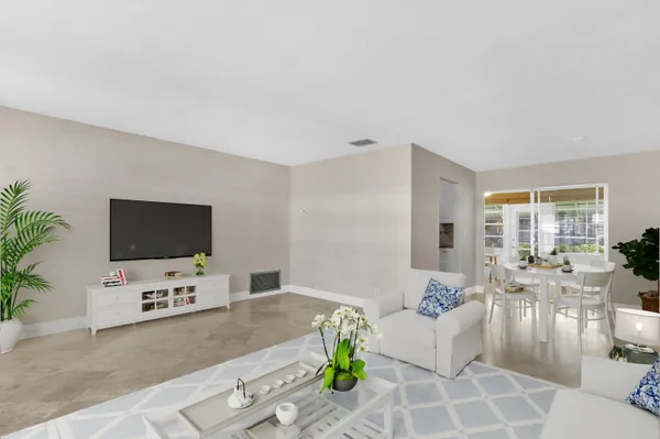 Property Slideshow image 3 of 35 | 110 nw 24th ct, Pompano Beach, FL, 33064