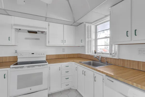 Property Slideshow image 2 of 29 | 5860 nw 44th st 111, Lauderhill, FL, 33319