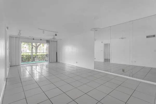 Property Slideshow image 3 of 25 | 5860 nw 44th st 111, Lauderhill, FL, 33319