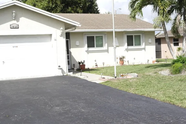 Property Slideshow image 2 of 11 | 10125 nw 71st st, Tamarac, FL, 33321