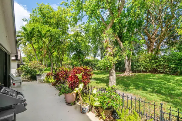 Property Slideshow image 2 of 32 | 4820 boxwood cir, Boynton Beach, FL, 33436