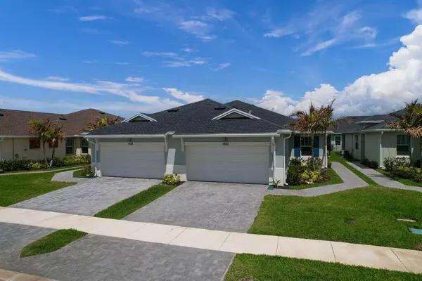 Property Slideshow image 2 of 24 | 1920 se crosswood way, Port St. Lucie, FL, 34984