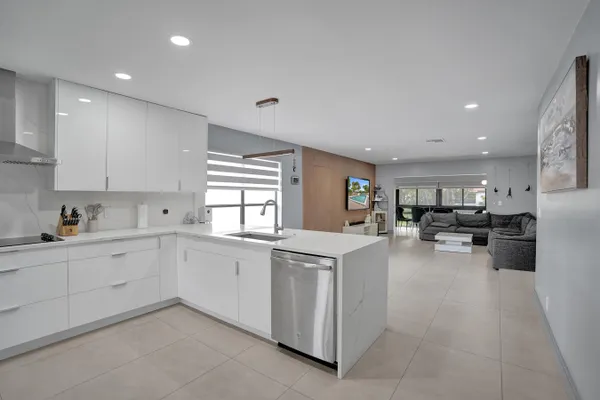 Property Slideshow image 2 of 44 | 21675 tall palm cir 2b, Boca Raton, FL, 33433