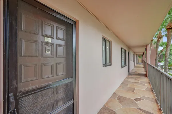 Property Slideshow image 3 of 66 | 7432 ashmont cir 208, Tamarac, FL, 33321