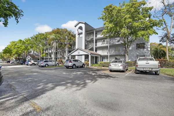 Property Slideshow image 3 of 43 | 1401 sw 128th ter 212h, Pembroke Pines, FL, 33027