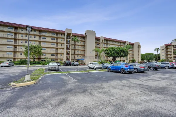 Property Slideshow image 2 of 41 | 3590 via poinciana 114, Greenacres, FL, 33467