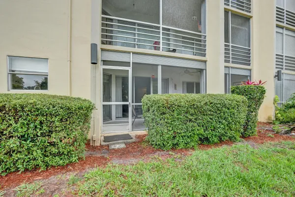 Property Slideshow image 3 of 41 | 3590 via poinciana 114, Greenacres, FL, 33467