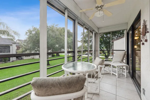 Property Slideshow image 2 of 10 | 5040 rose hill dr 204, Boynton Beach, FL, 33437