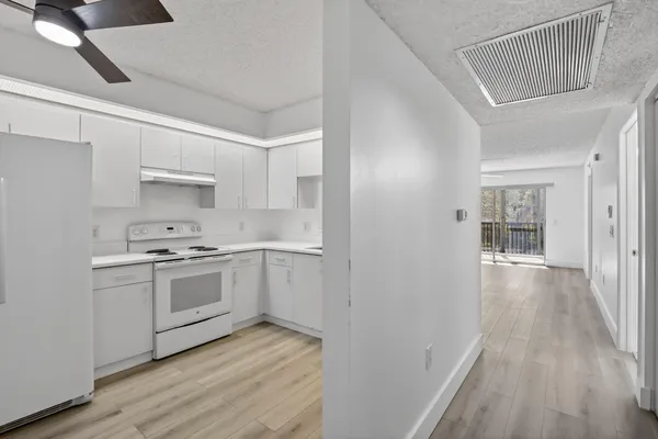 Property Slideshow image 2 of 37 | 900 sw 142nd ave 305l, Pembroke Pines, FL, 33027