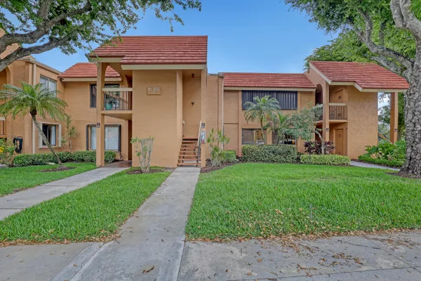 Property Slideshow image 2 of 46 | 11258 green lake dr 104, Boynton Beach, FL, 33437