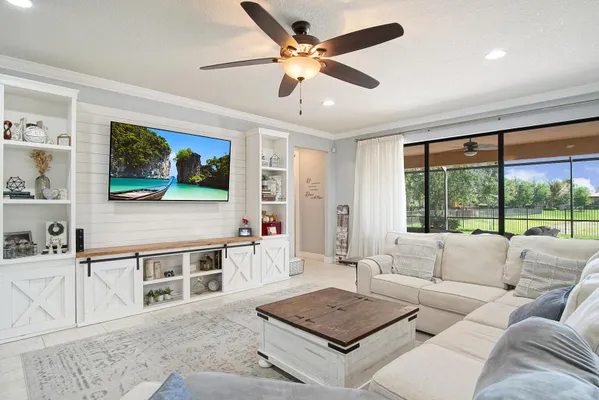 Property Slideshow image 3 of 37 | 301 se huntington cir, Port St. Lucie, FL, 34984