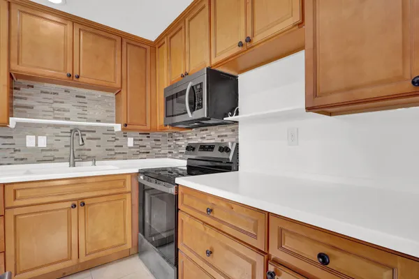 Property Slideshow image 3 of 14 | 172 norwich h h, West Palm Beach, FL, 33417