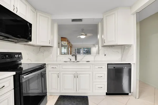 Property Slideshow image 2 of 32 | 4701 martinique dr k3, Coconut Creek, FL, 33066