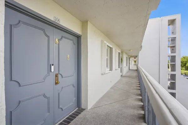 Property Slideshow image 2 of 29 | 3286 arcara way 306, Lake Worth, FL, 33467