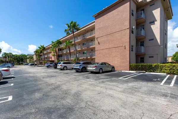 Property Slideshow image 2 of 41 | 2615 ne 1st ct 411, Boynton Beach, FL, 33435