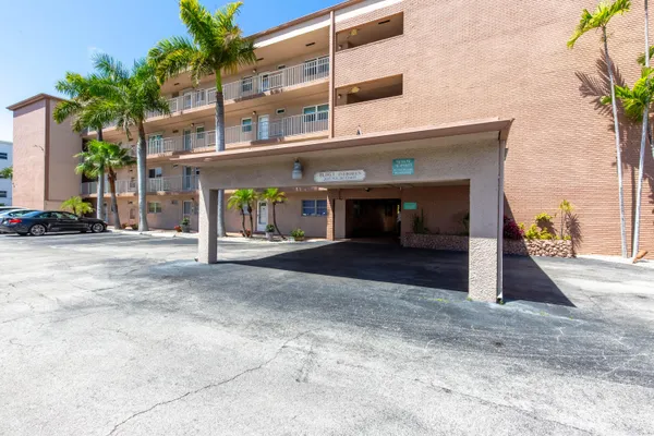 Property Slideshow image 3 of 41 | 2615 ne 1st ct 411, Boynton Beach, FL, 33435
