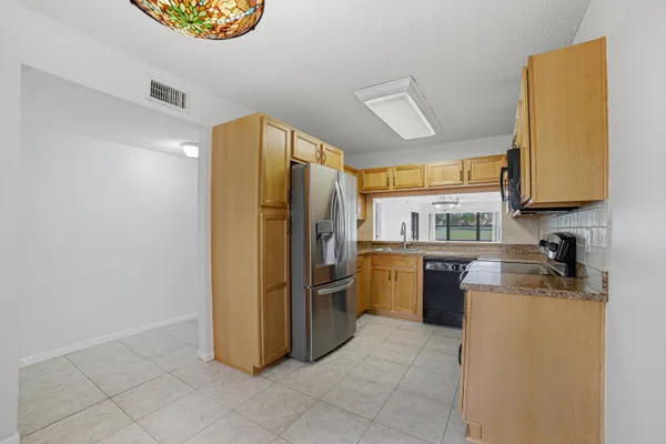 Property Slideshow image 3 of 30 | 4702 e lucerne lakes blvd blvd 103, Lake Worth, FL, 33467