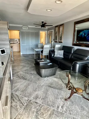 Property Slideshow image 3 of 12 | 156 lake evelyn dr, West Palm Beach, FL, 33411