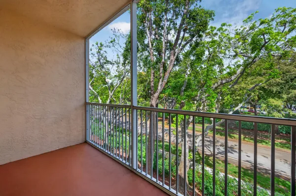 Property Slideshow image 2 of 40 | 7775 yardley dr 314, Tamarac, FL, 33321