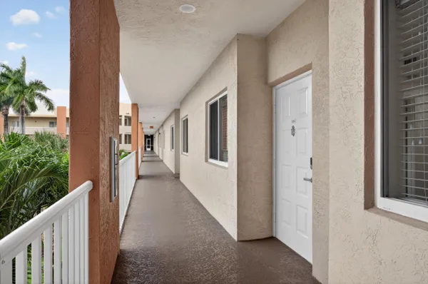 Property Slideshow image 3 of 40 | 7775 yardley dr 314, Tamarac, FL, 33321