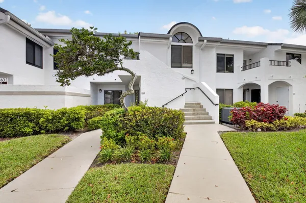 Property Slideshow image 3 of 95 | 7563 glendevon ln 1306, Delray Beach, FL, 33446
