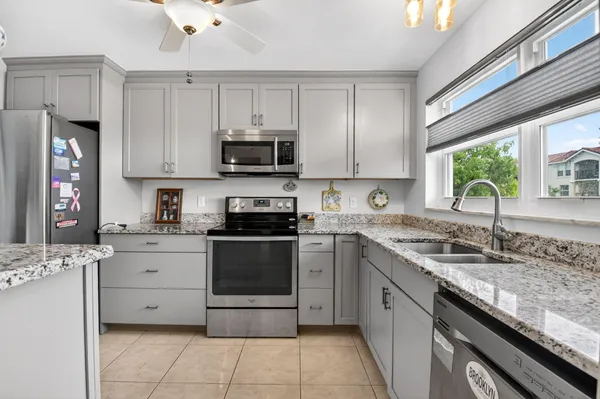 Property Slideshow image 2 of 28 | 2016 s federal hwy e309, Boynton Beach, FL, 33435