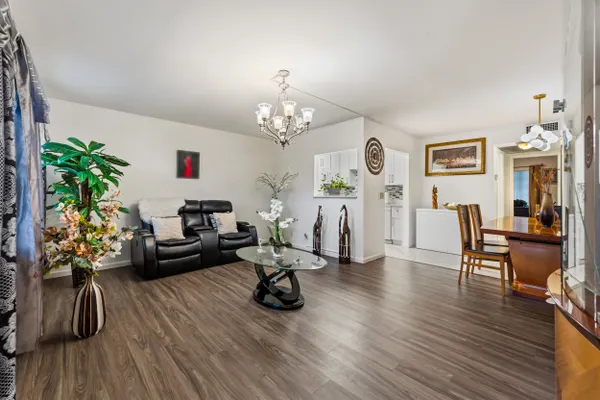 Property Slideshow image 3 of 30 | 126 southampton b b, West Palm Beach, FL, 33417