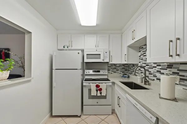 Property Slideshow image 2 of 30 | 126 southampton b b, West Palm Beach, FL, 33417