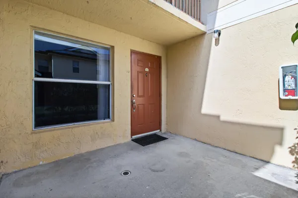 Property Slideshow image 3 of 28 | 7630 westwood dr 302, Tamarac, FL, 33321