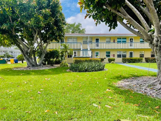 Property Slideshow image 2 of 22 | 277 chatham n, West Palm Beach, FL, 33417