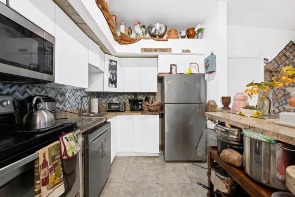 Property Slideshow image 3 of 23 | 10443 e clairmont cir 203, Tamarac, FL, 33321