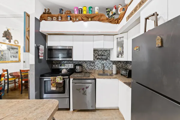 Property Slideshow image 2 of 23 | 10443 e clairmont cir 203, Tamarac, FL, 33321