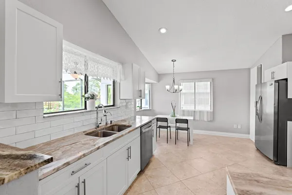 Property Slideshow image 3 of 41 | 10218 nw 71st pl, Tamarac, FL, 33321