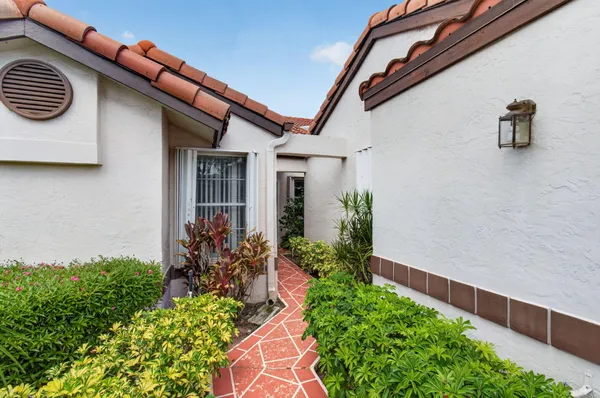Property Slideshow image 2 of 68 | 6135 waldwick cir, Delray Beach, FL, 33484