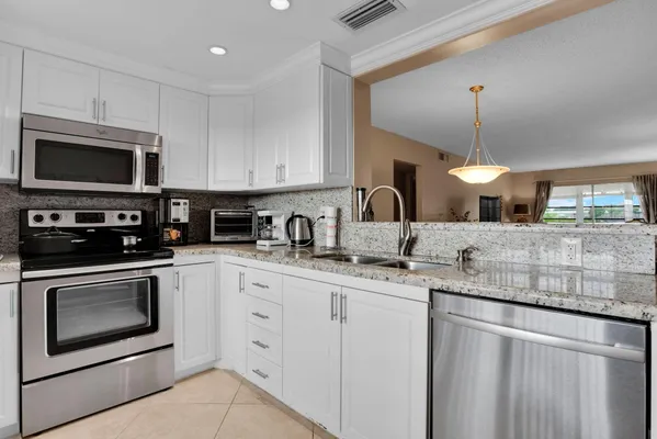 Property Slideshow image 2 of 30 | 3202 portofino pt e4, Coconut Creek, FL, 33066