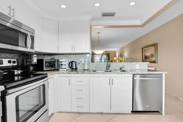 Property Slideshow image 3 of 30 | 3202 portofino pt e4, Coconut Creek, FL, 33066