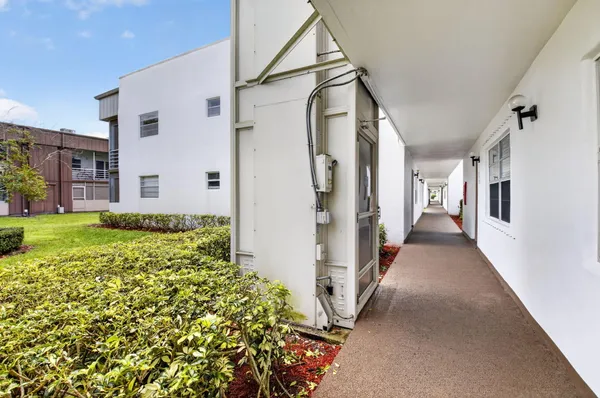 Property Slideshow image 2 of 76 | 421 piedmont, Delray Beach, FL, 33484