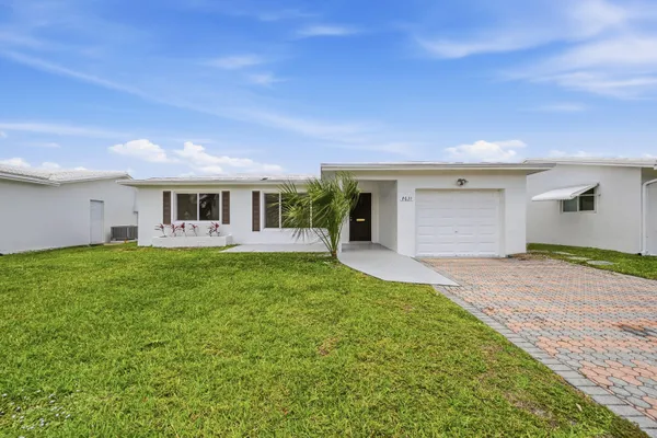 Property Slideshow image 2 of 28 | 2631 w golf blvd, Pompano Beach, FL, 33064