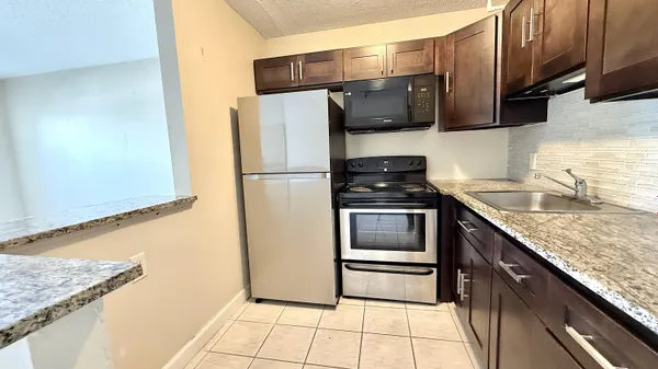 Property Slideshow image 3 of 51 | 79 lyndhurst d d, Deerfield Beach, FL, 33442